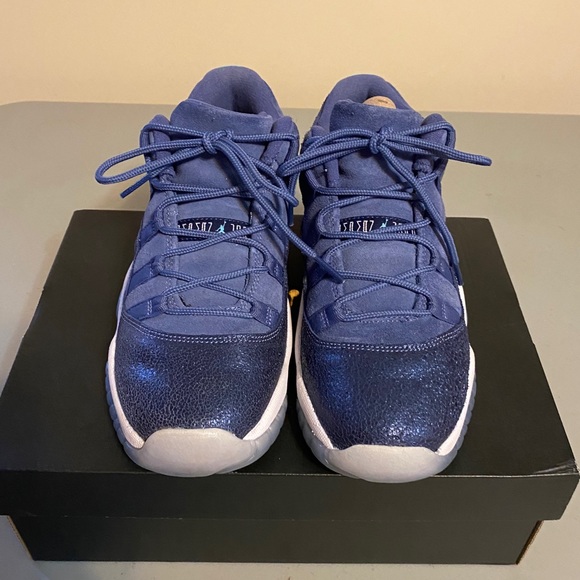 Jordan 11 Blue Moon - Picture 2 of 5
